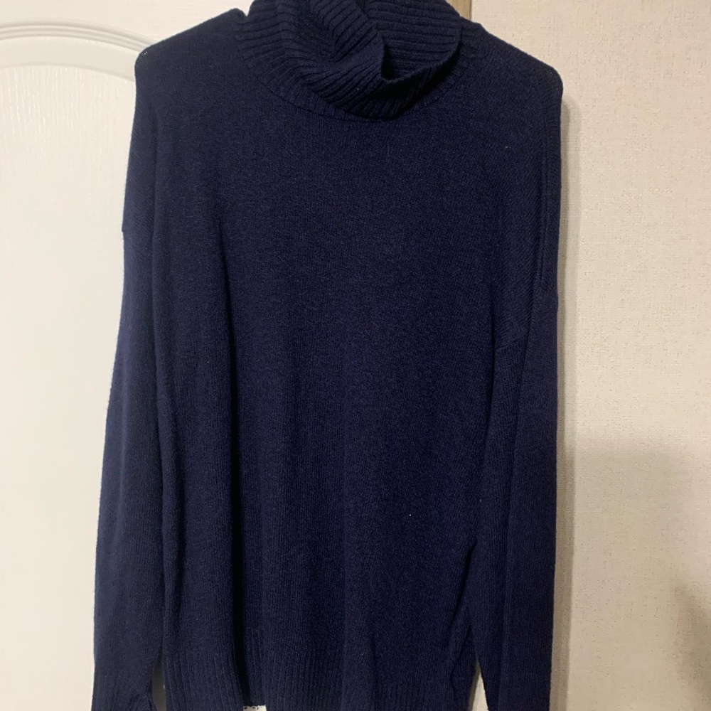 Navy Blue Turtleneck Sweater with Long Sleeves and Soft Knit Texture
